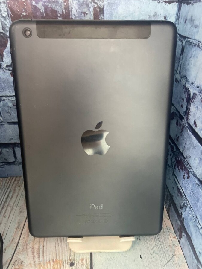 Планшет Apple iPad Air 64GB