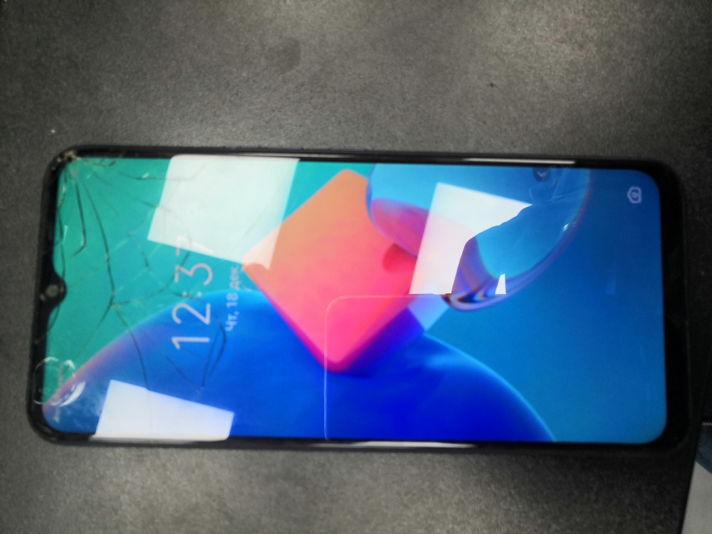 Мобильный телефон Tecno spark 8c 4/64