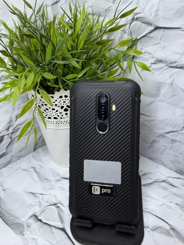 Мобильный телефон F+ R570E 4/64