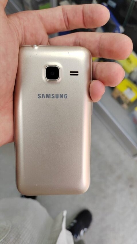 Смартфон Samsung J1 mini