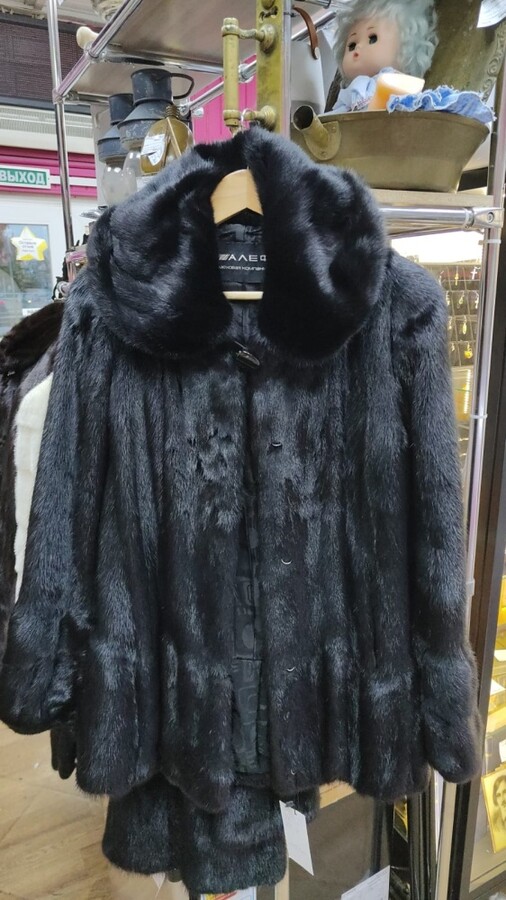 Шуба из меха норки черная 42-44