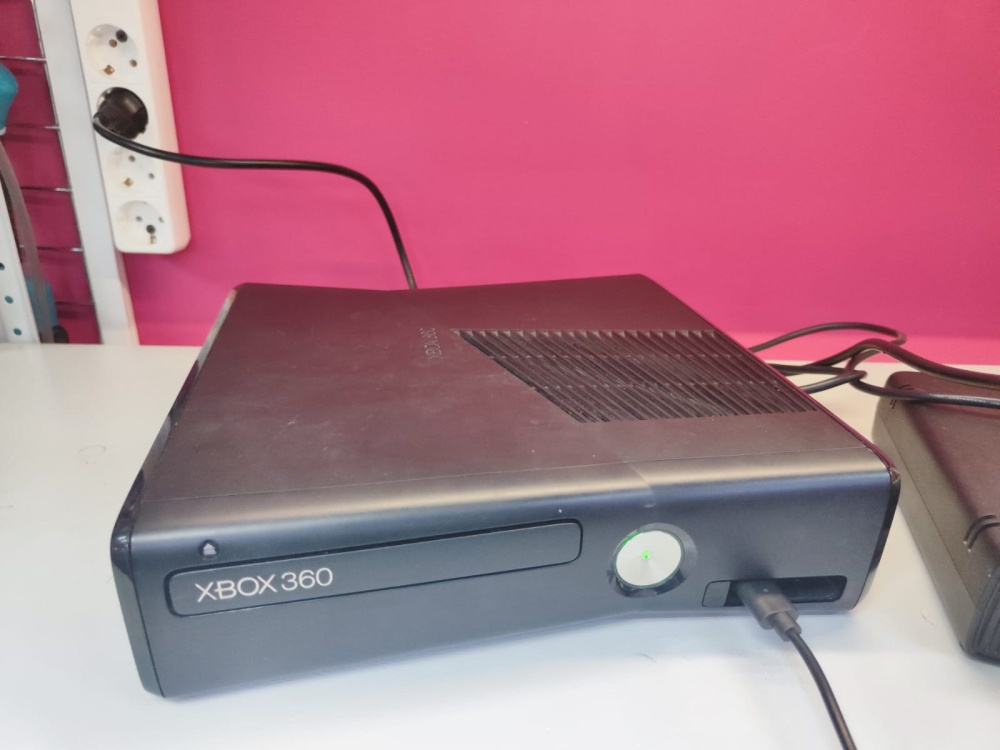 Игровая приставка XBOX 360