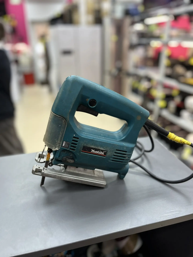 Лобзик Makita 4324