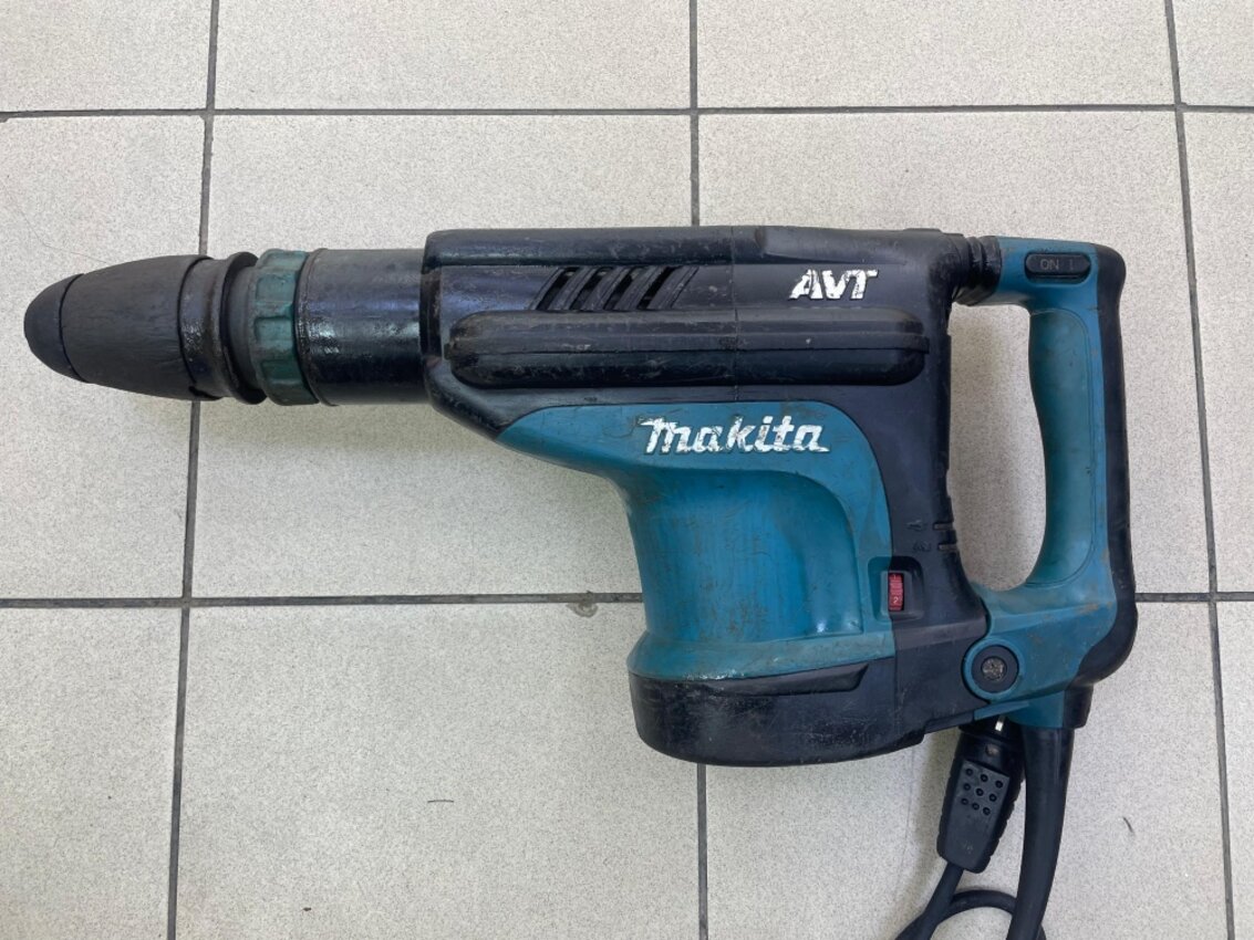 Отбойный молоток Makita HM1213C