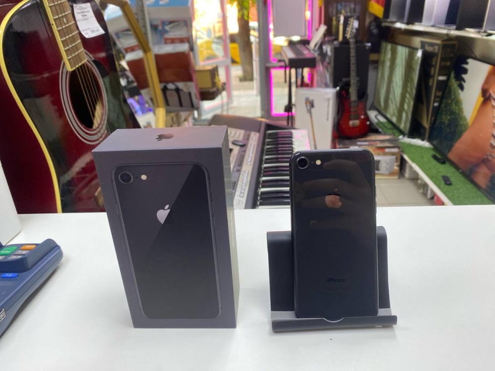 Смартфон iPhone 8 64 Gb