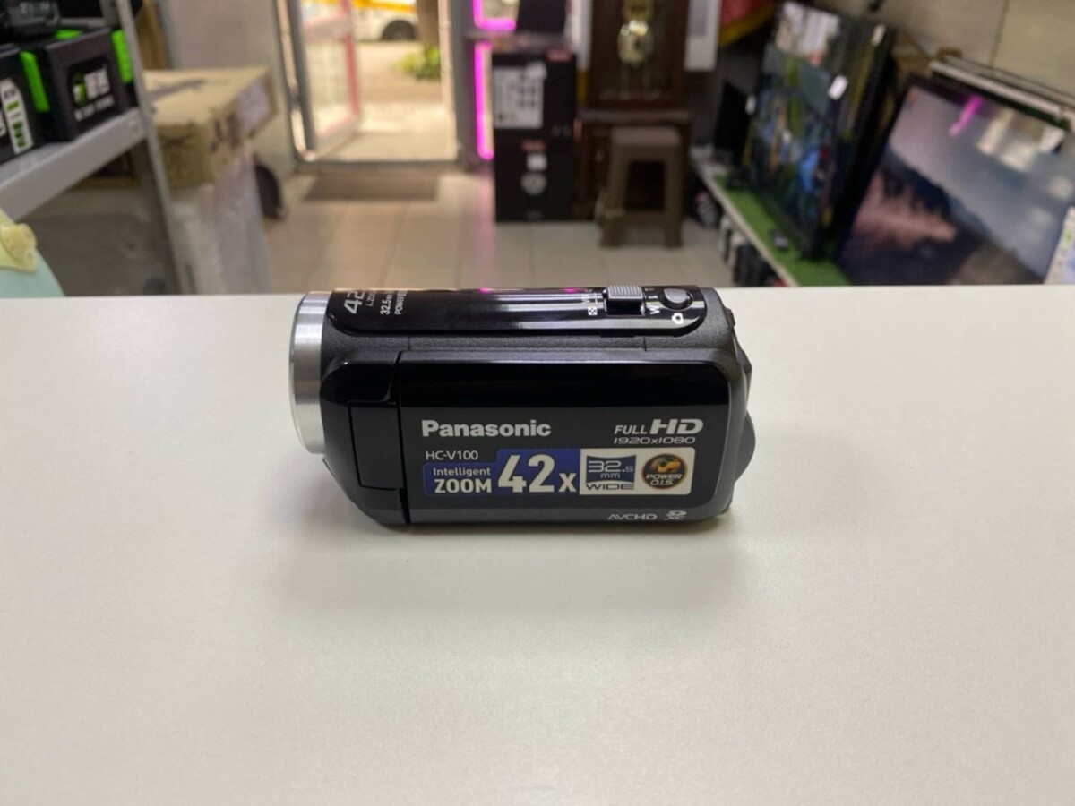 видеокамера  Panasonic hc-v100