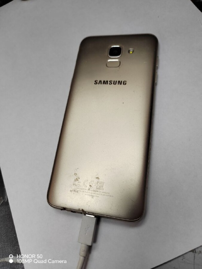 Смартфон Samsung J6