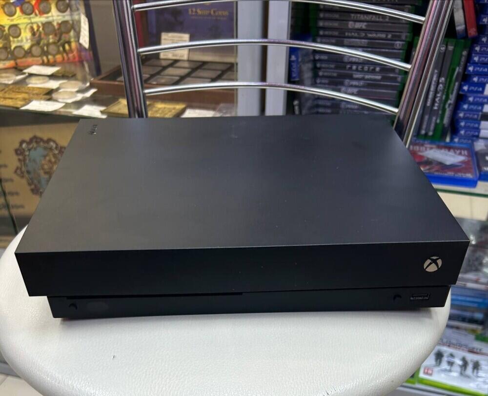 Игровая приставка XBOX ONE X 1tb