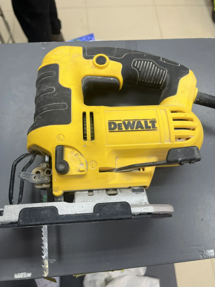 Лобзик Dewalt DWE349-ks
