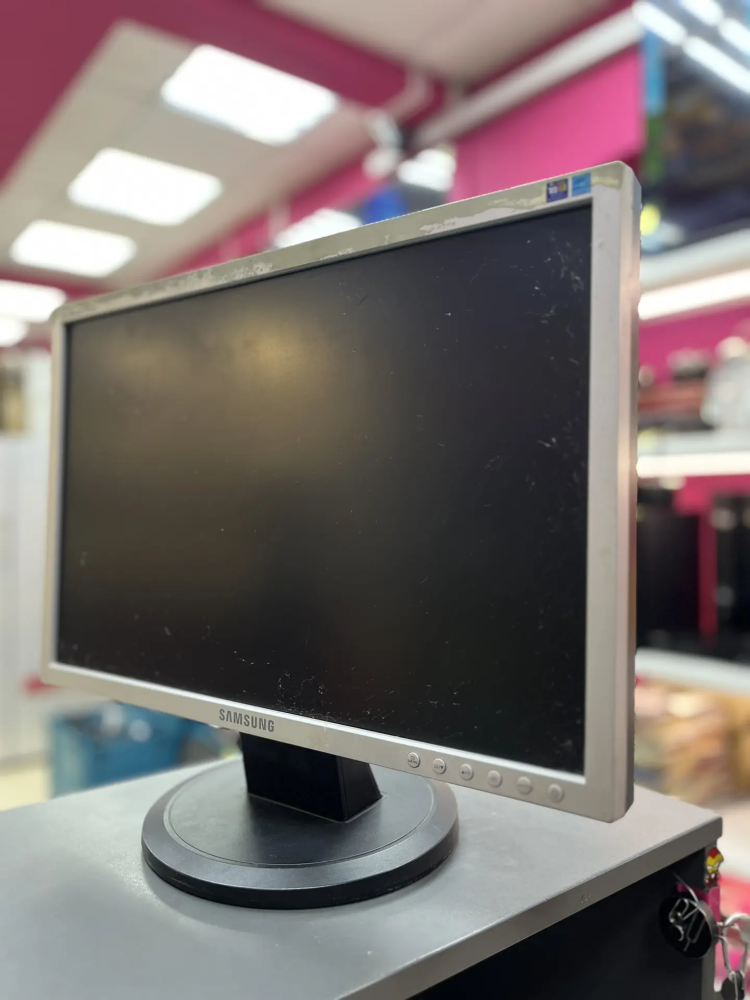 Монитор Samsung 923NW