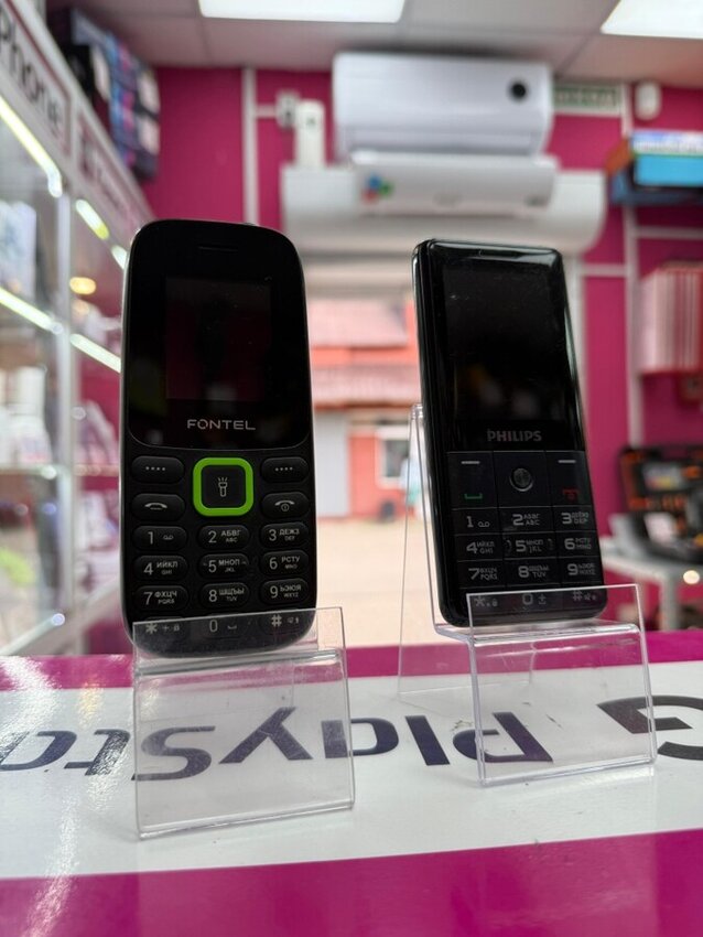 Мобильный телефон Philips Xenium