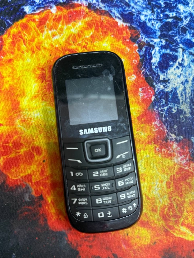Смартфон Samsung GT-E1200