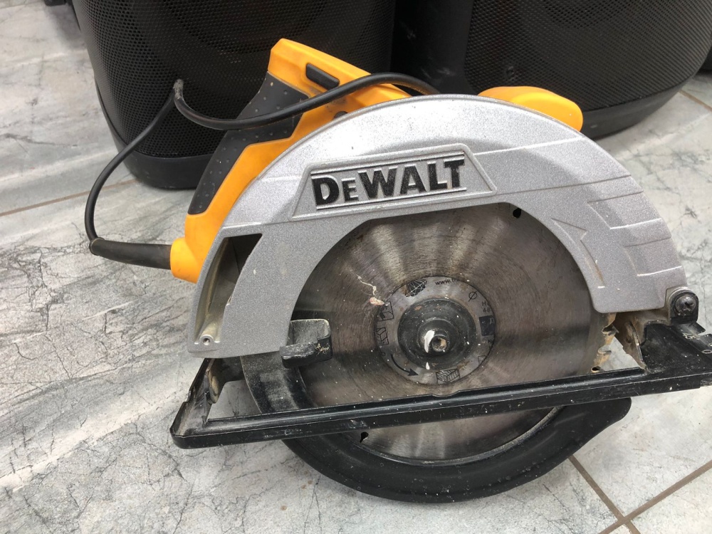 Дисковая пила Dewalt DWE 575