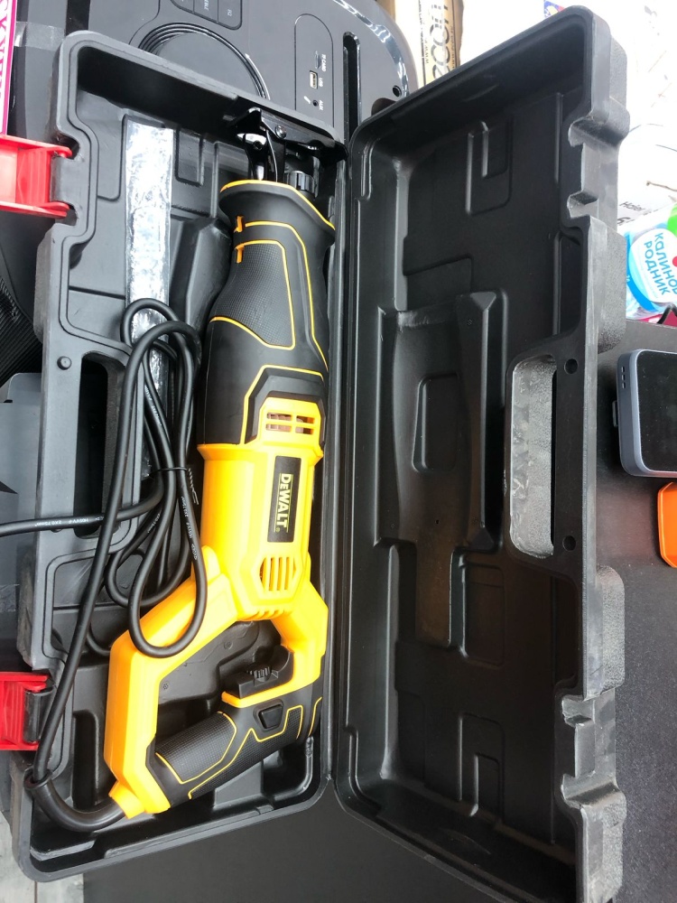 Сабельная пила dewalt