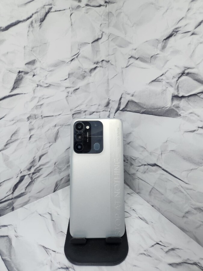 Мобильный телефон Tecno Spark 8C 4/64