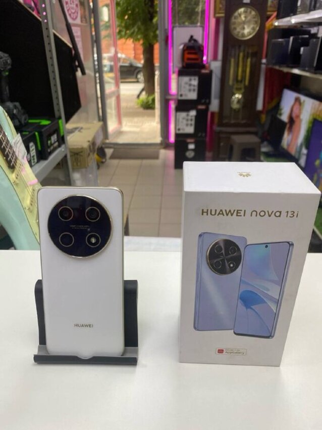 Смартфон Huawei Nova 13i