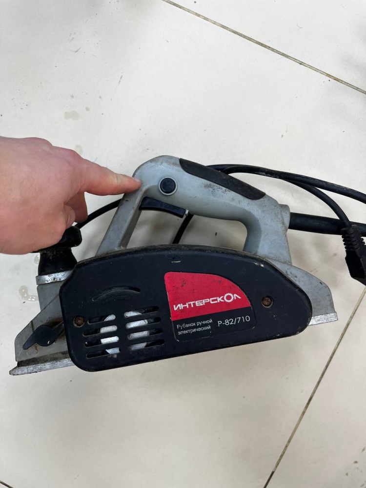 Рубанок Интерскол Р-82/710