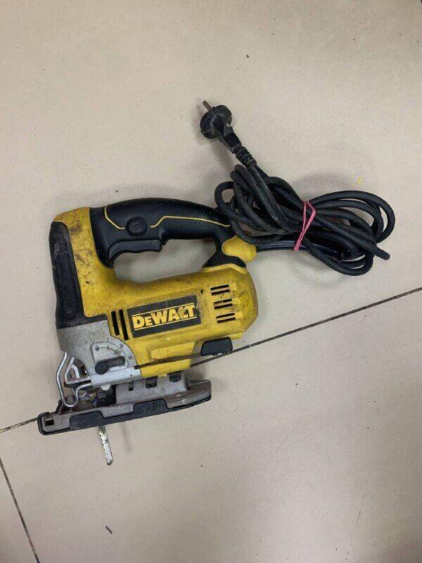 Лобзик Dewalt dw349lipu