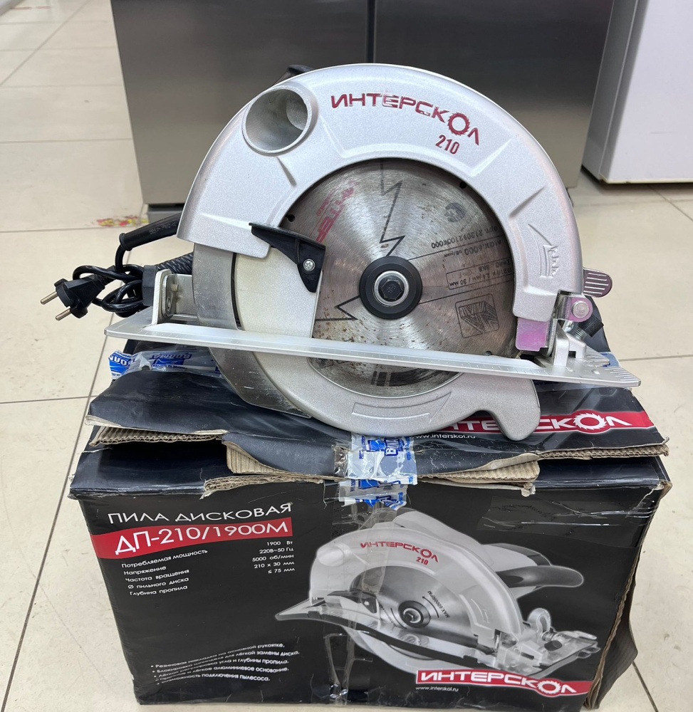 Циркулярная пила Интерскол дп-210/1900м