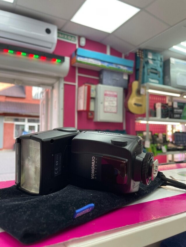 Вспышка Yongnou Digital YN-647 2