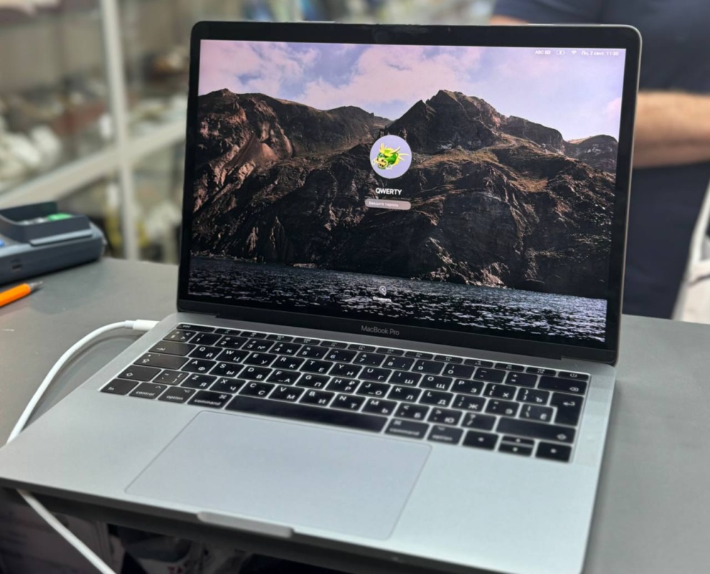 Ноутбук Macbook Pro  a1708