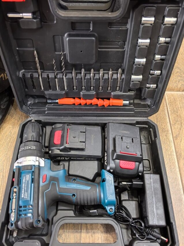 Шуруповерт DeWalt 2АКБ