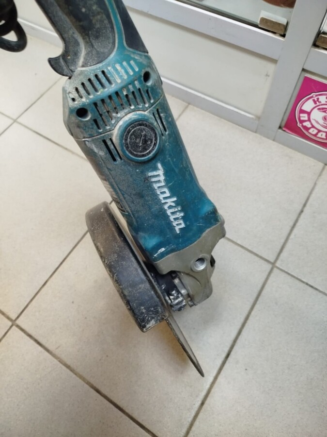 Болгарка makkita