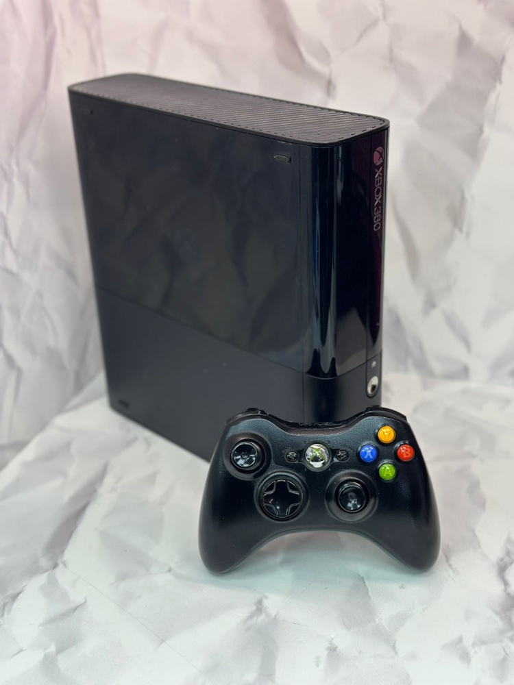 Игровая приставка XBOX 360