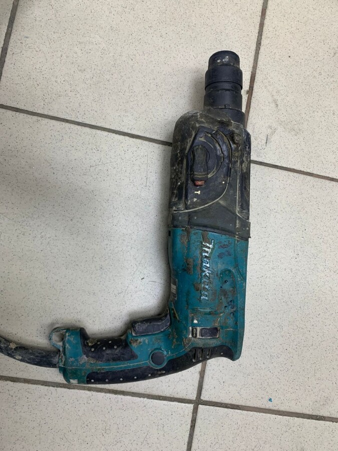 Перфоратор Makita HR2470