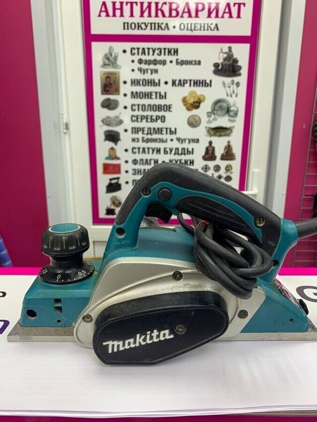 Рубанок MAKITA KP0800